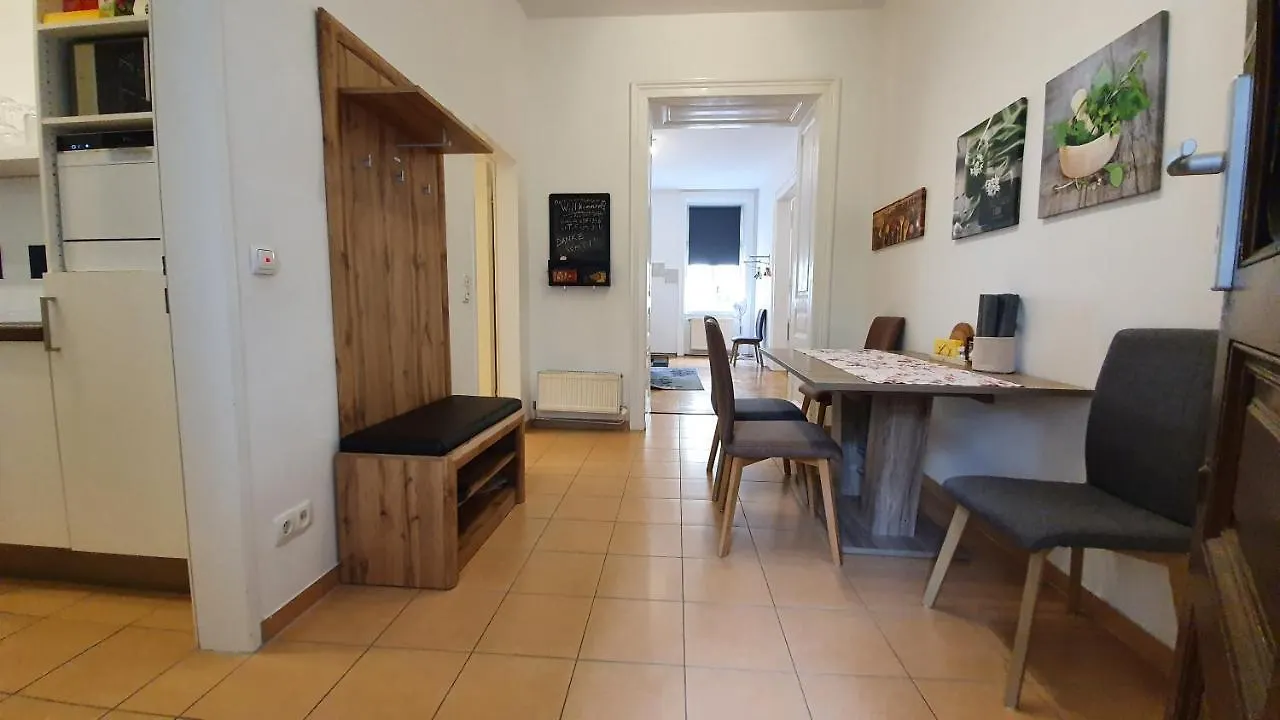 Gorgeous Viennese Apartment 10 Min To City Center  Wien