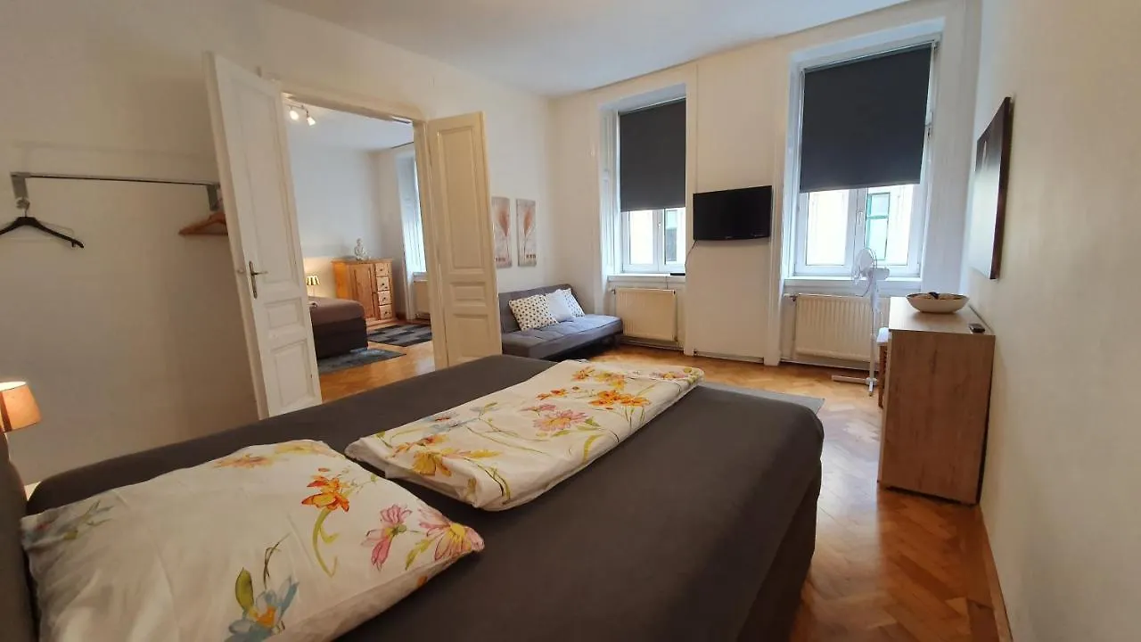 Gorgeous Viennese Apartment 10 Min To City Center
