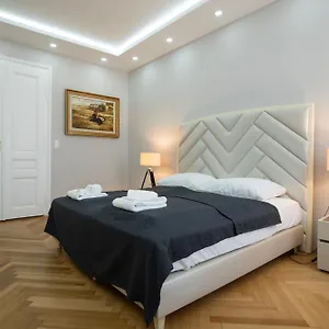 Charming 2-room With Balcony, 15 Min To Center Wien